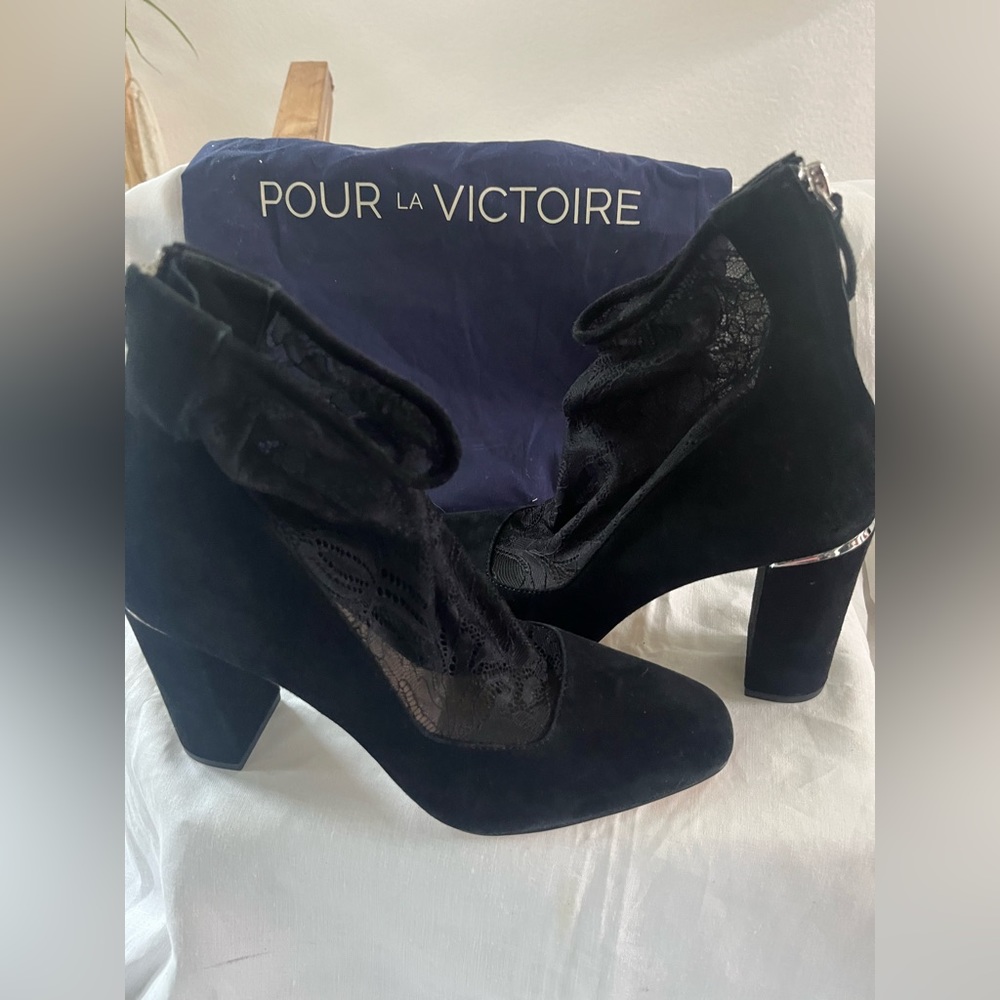 NWOB Pour La Victoire Lace Suede Bootie